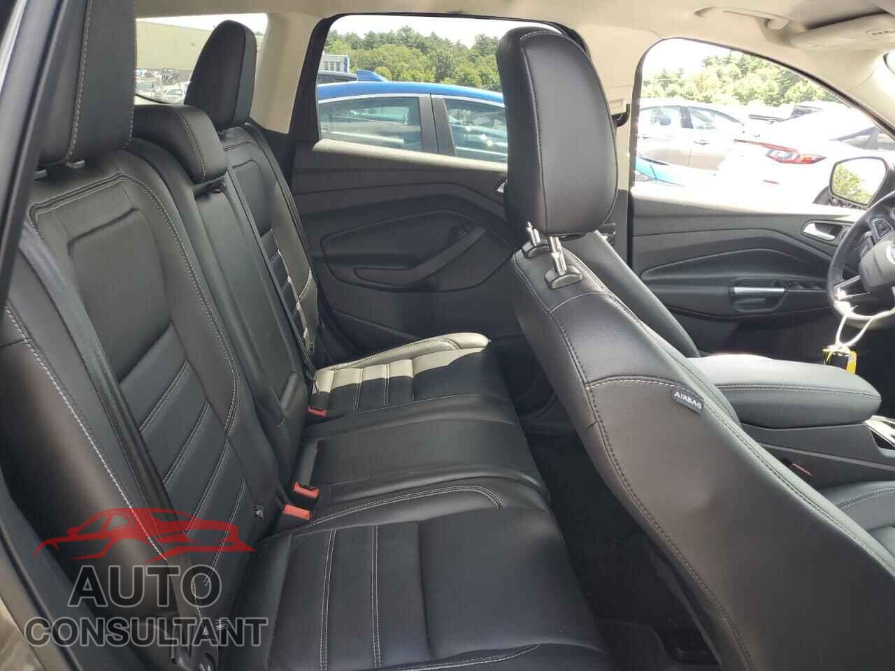 FORD ESCAPE 2019 - 1FMCU9J96KUB17849