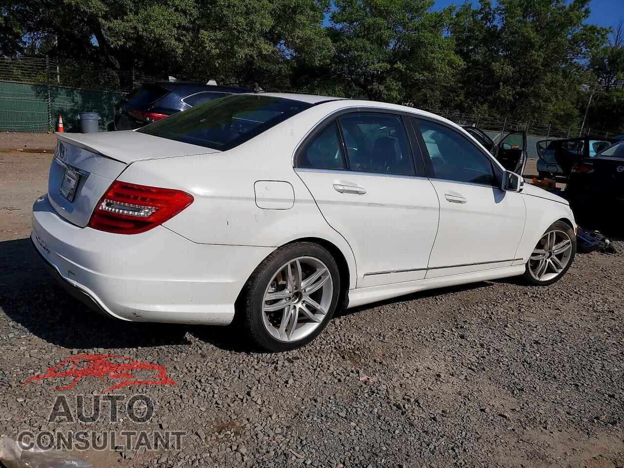 MERCEDES-BENZ C-CLASS 2014 - WDDGF4HB2EA963922