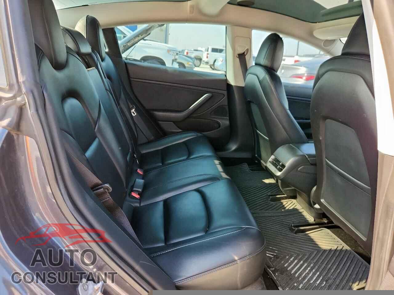 TESLA MODEL 3 2019 - 5YJ3E1EB4KF209907