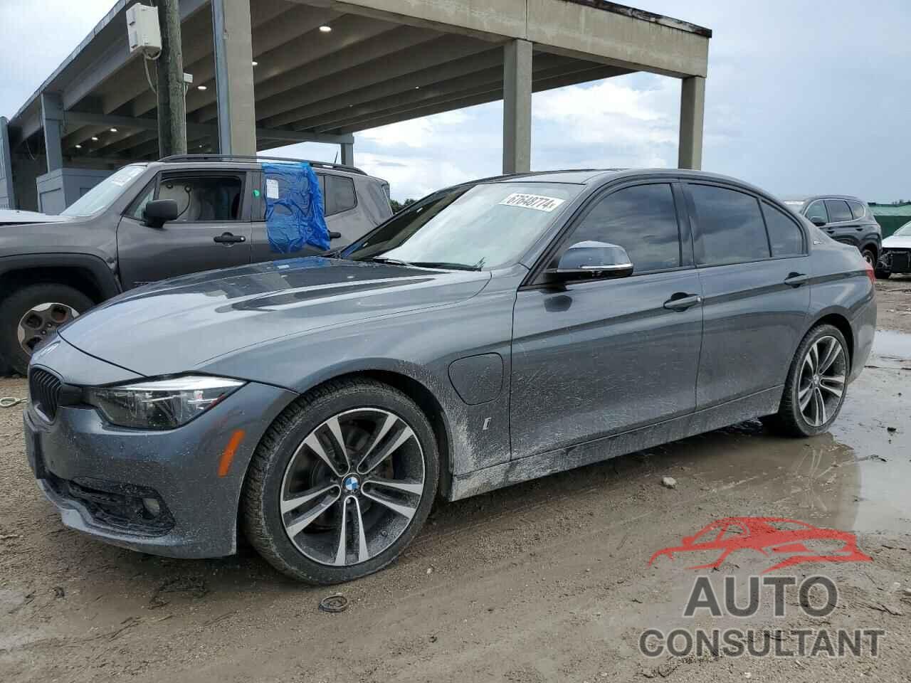 BMW 3 SERIES 2018 - WBA8E1C56JA165657