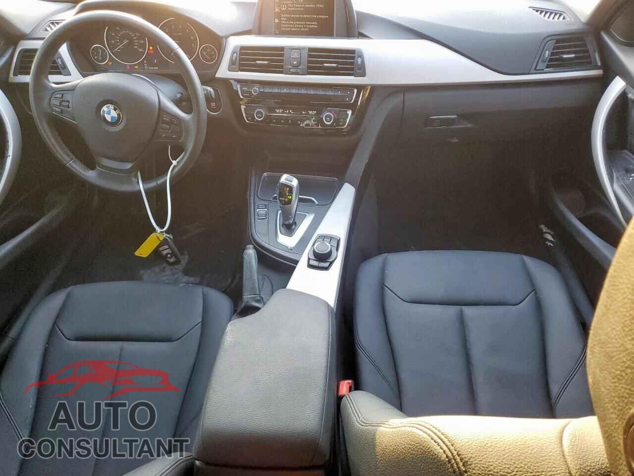 BMW 3 SERIES 2017 - WBA8A9C3XHK863976