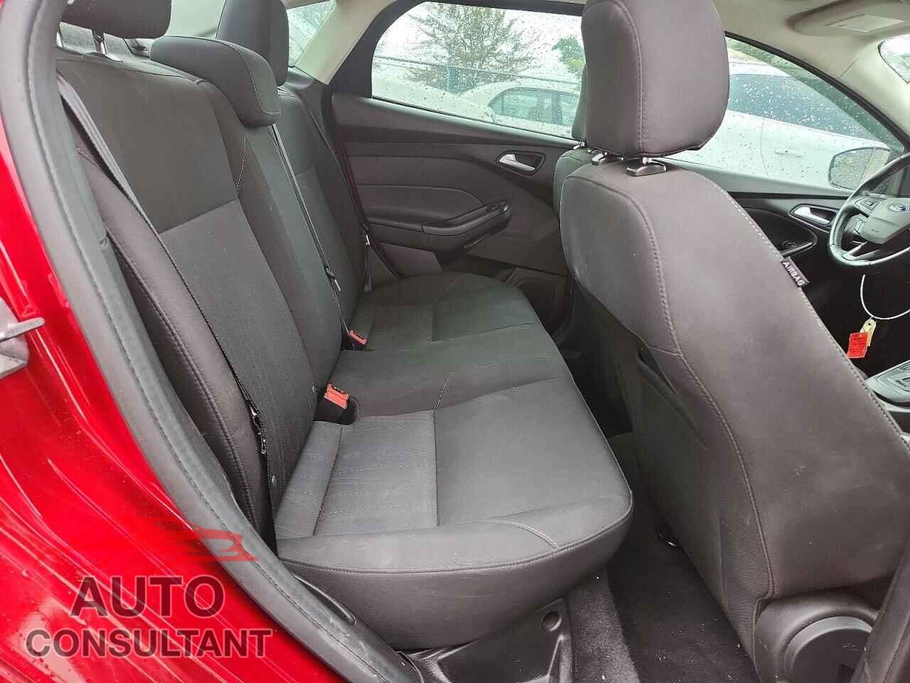 FORD FOCUS 2015 - 1FADP3F2XFL369713