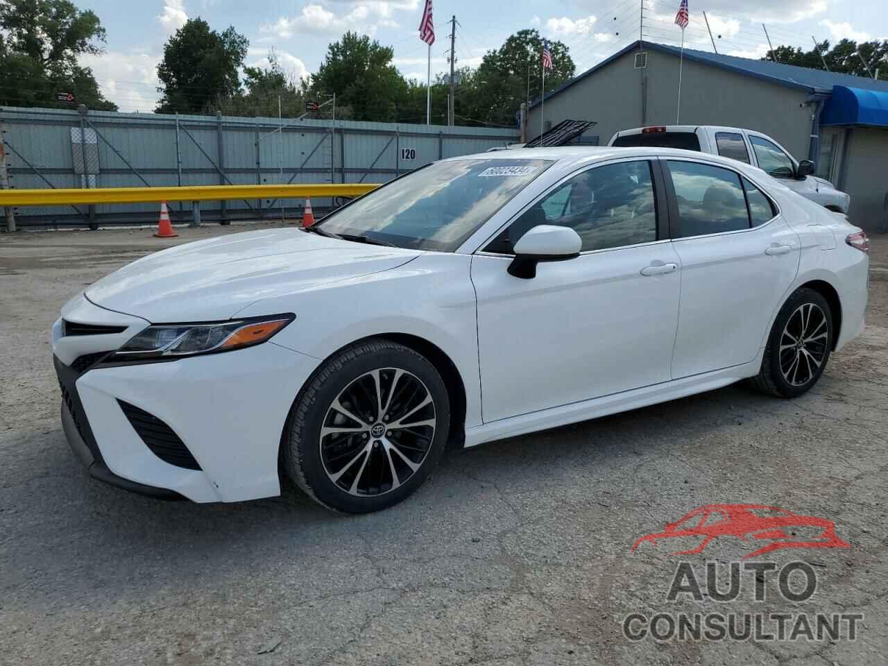TOYOTA CAMRY 2018 - 4T1B11HKXJU036415