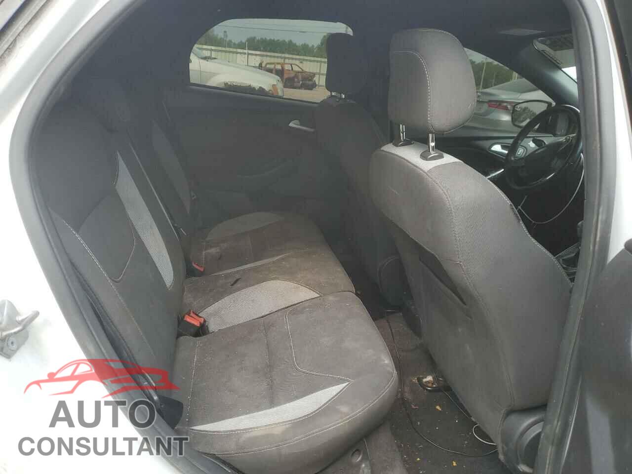 FORD FOCUS 2017 - 1FADP3L92HL320395