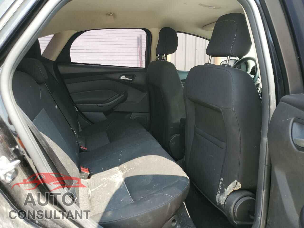 FORD FOCUS 2018 - 1FADP3F28JL240636