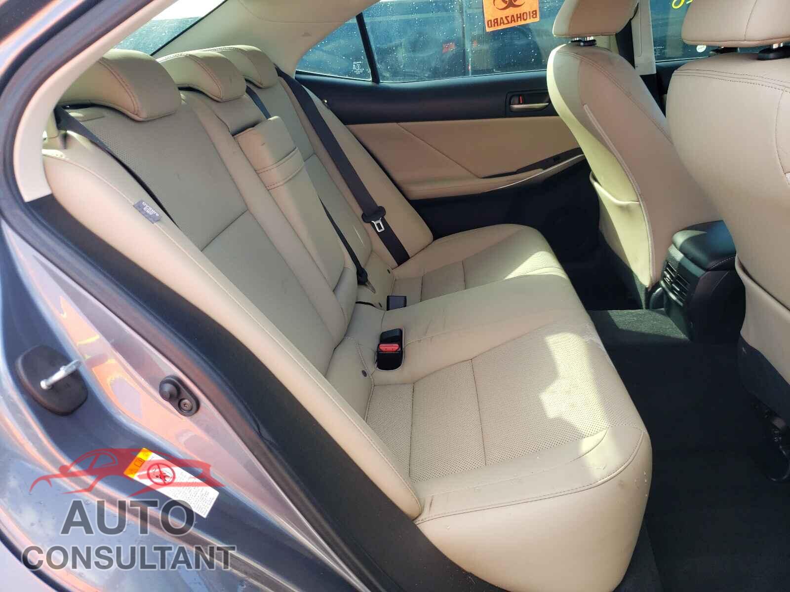 LEXUS IS 2018 - JTHBA1D29J5070154