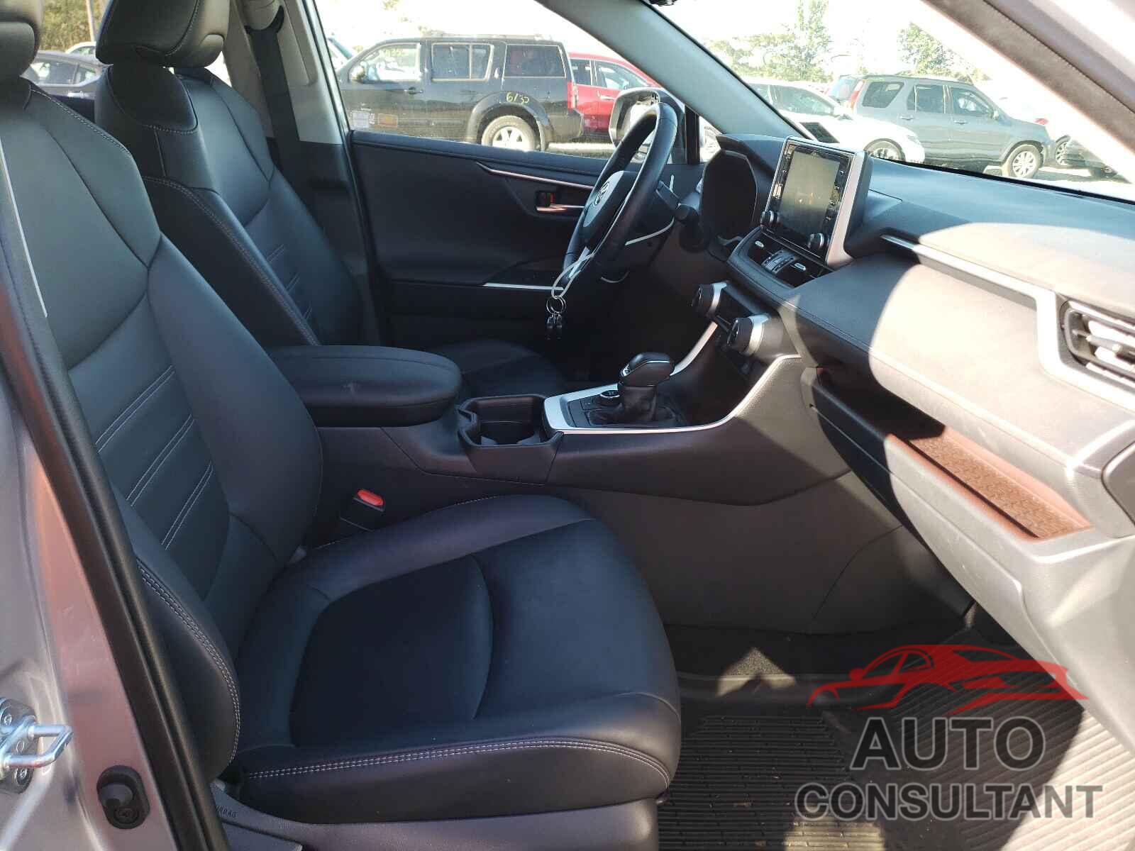 TOYOTA RAV4 2019 - JTMDWRFV5KD028623