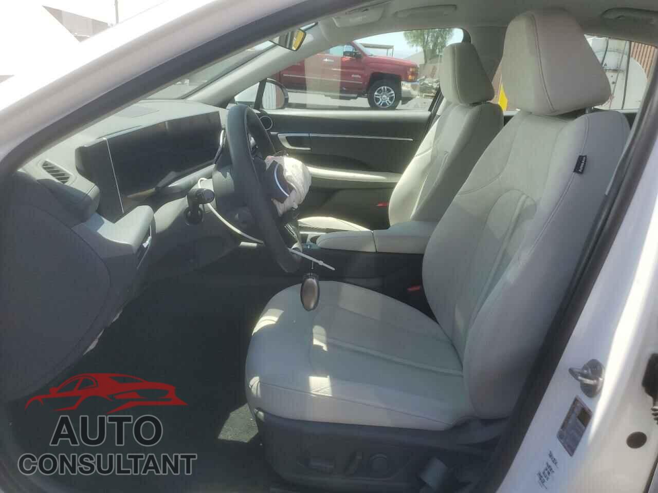 HYUNDAI SONATA 2024 - KMHL64JA2RA384683