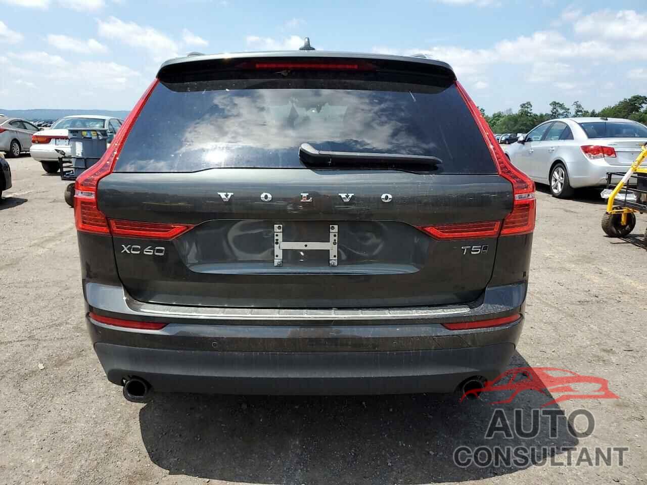 VOLVO XC60 2018 - LYV102RK0JB106179