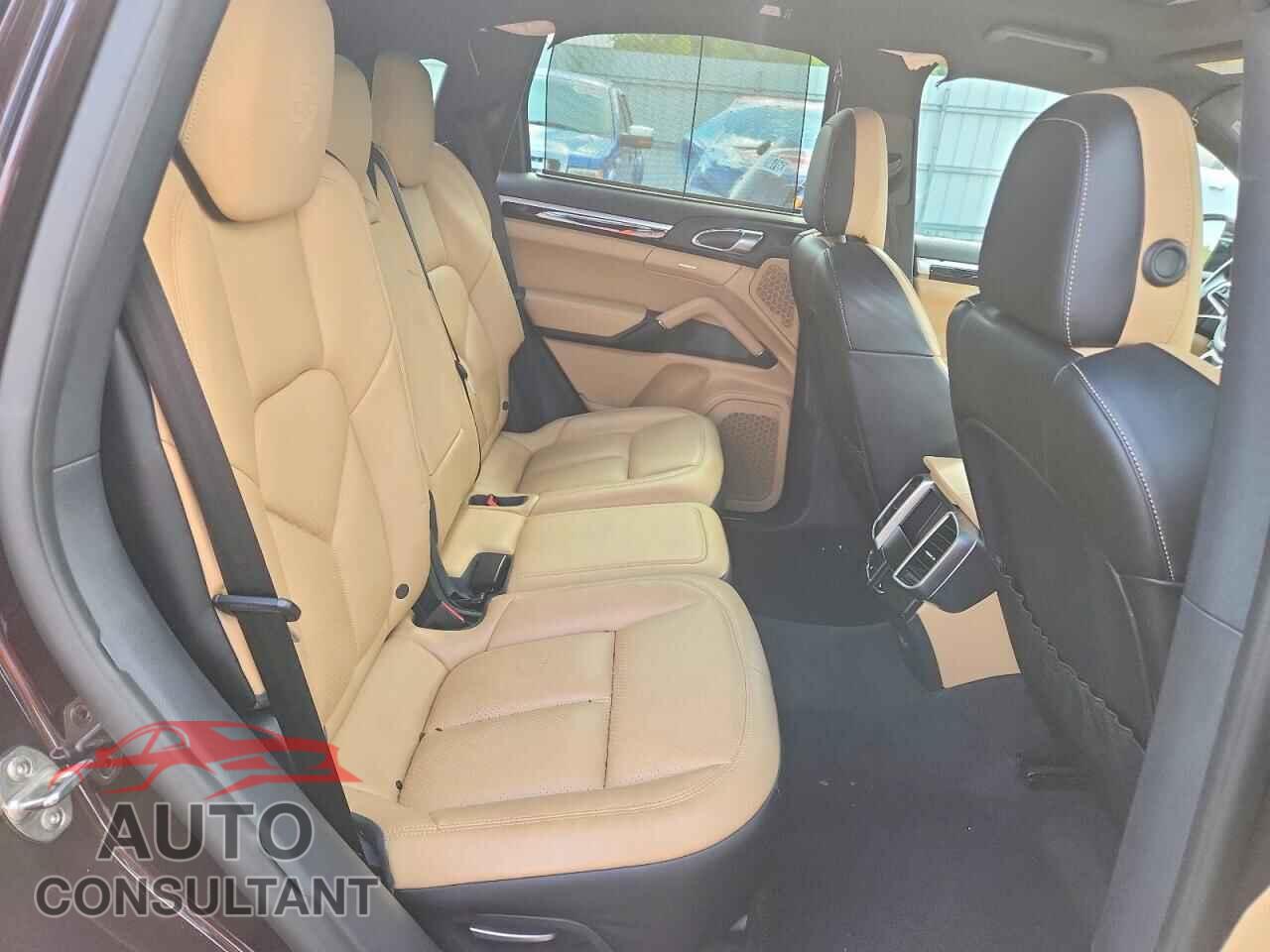 PORSCHE CAYENNE 2018 - WP1AA2A29JKA03464