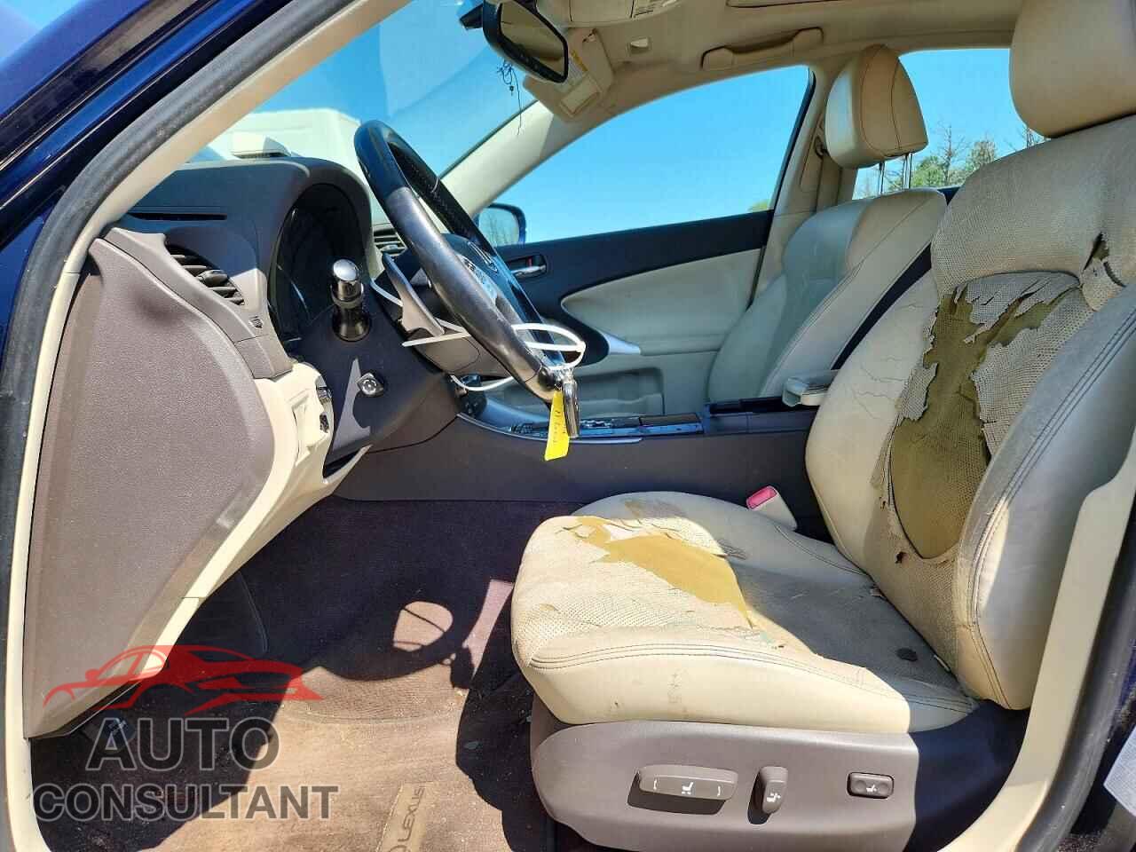 LEXUS IS 2011 - JTHCF5C24B5051530