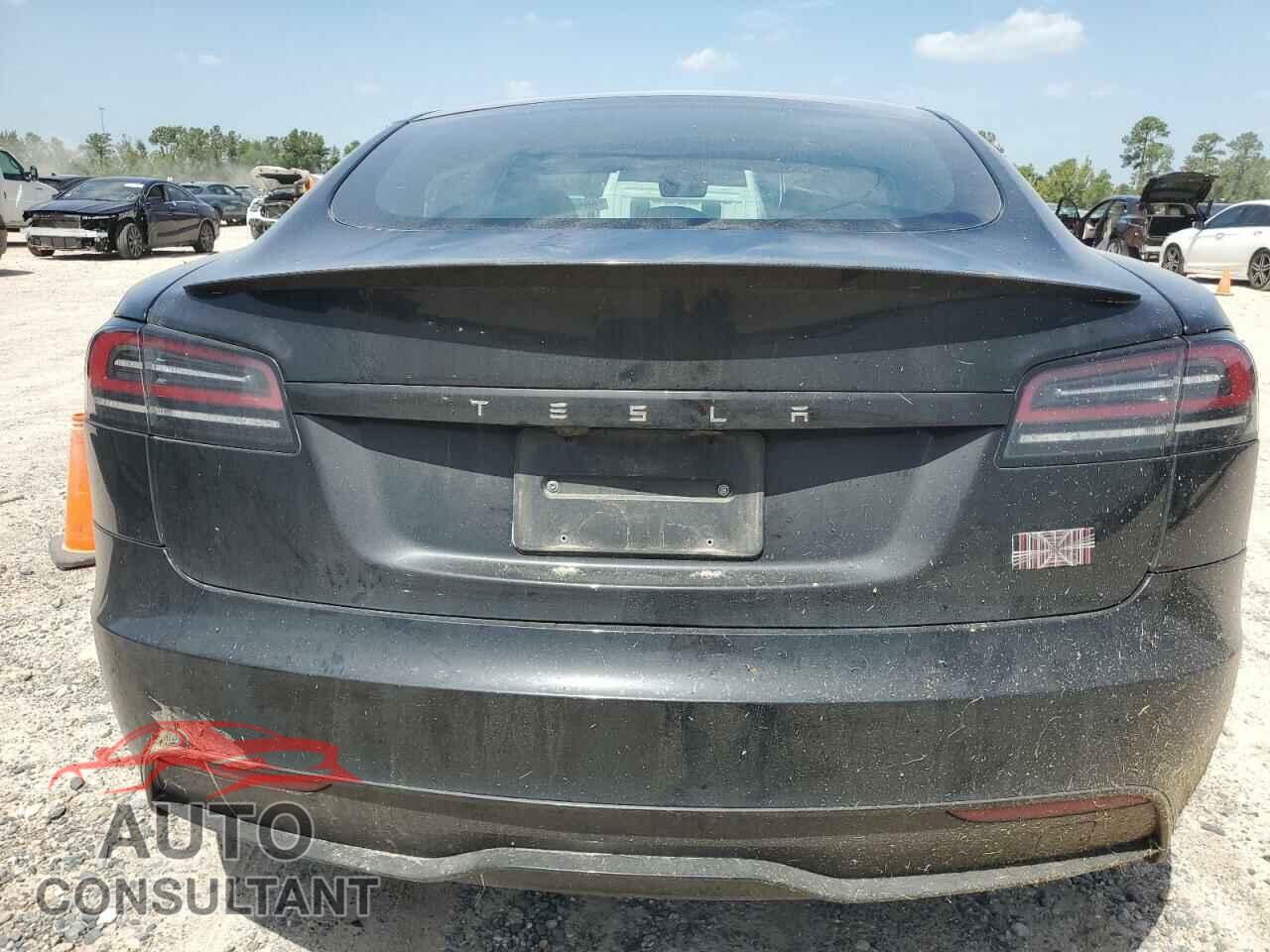TESLA MODEL S 2023 - 5YJSA1E62PF511875
