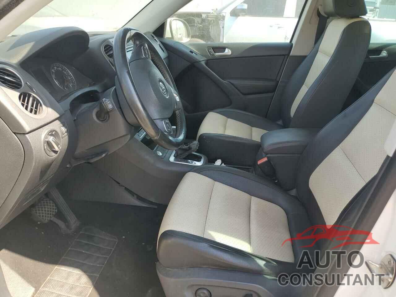 VOLKSWAGEN TIGUAN 2016 - WVGAV7AXXGW027610
