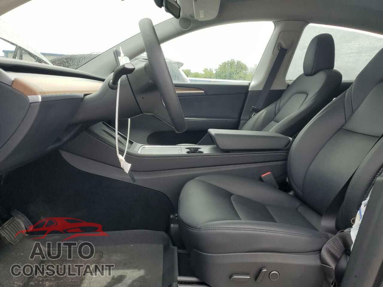 TESLA MODEL Y 2024 - 7SAYGAEE3RF048067