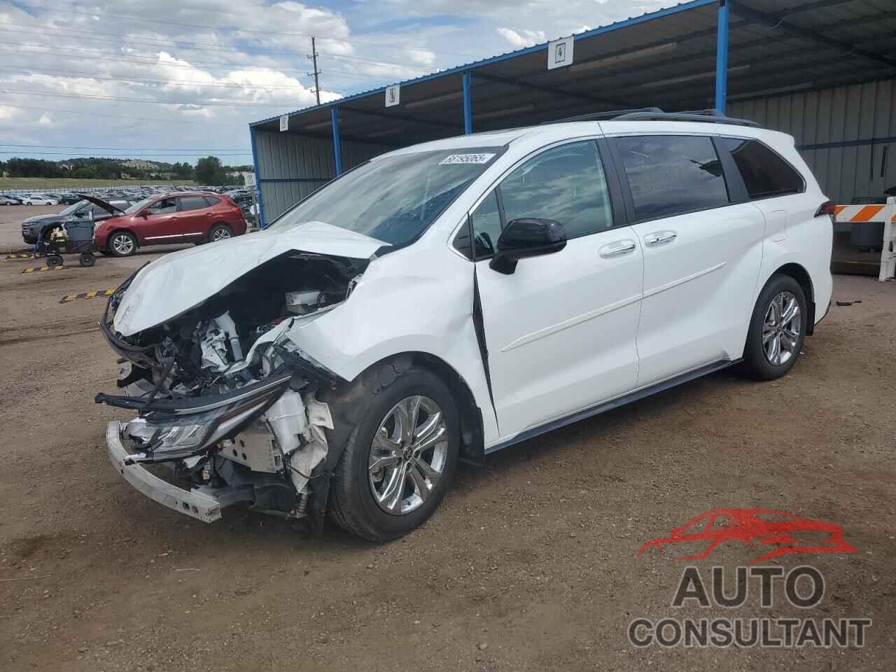 TOYOTA SIENNA 2022 - 5TDXSKFC6NS059824