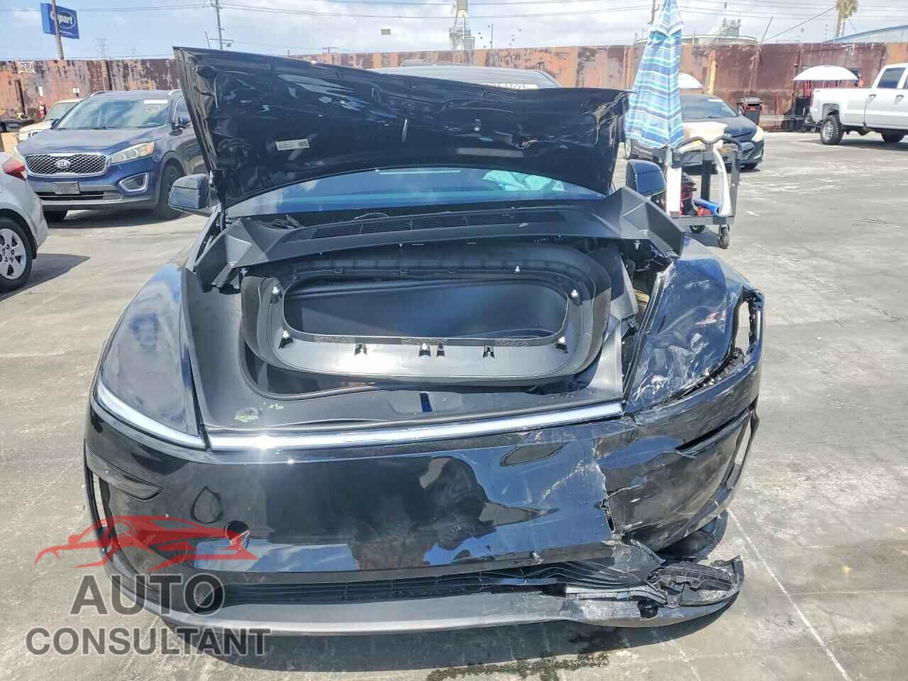 TESLA MODEL Y 2026 - 7SAYGAEE7TF700289