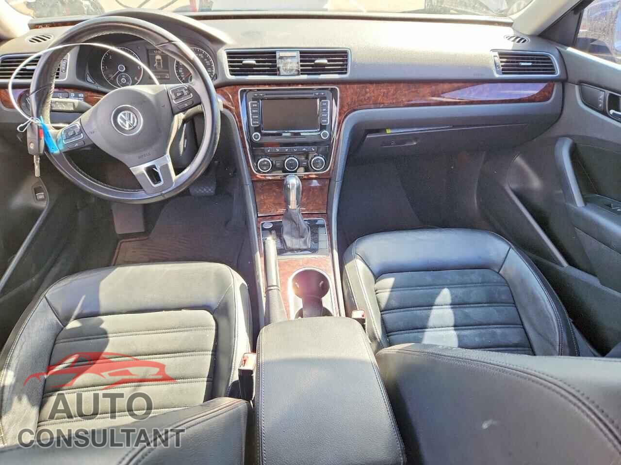 VOLKSWAGEN PASSAT 2013 - 1VWCN7A30DC033601