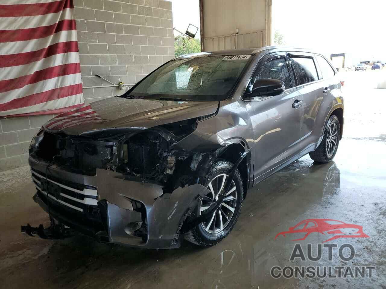 TOYOTA HIGHLANDER 2018 - 5TDJZRFH0JS548994