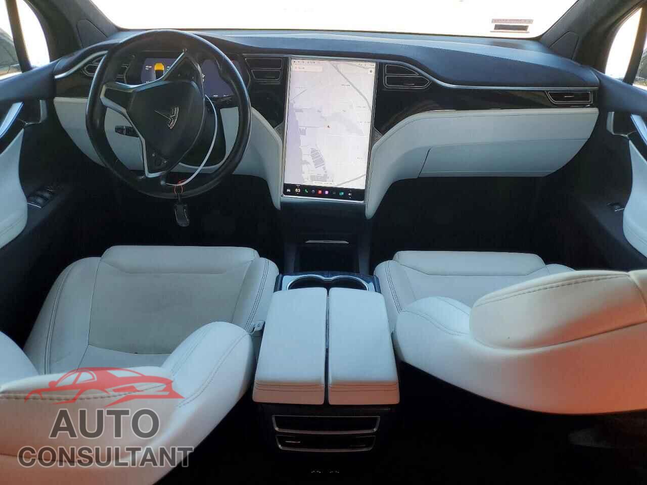 TESLA MODEL X 2017 - 5YJXCBE27HF044392
