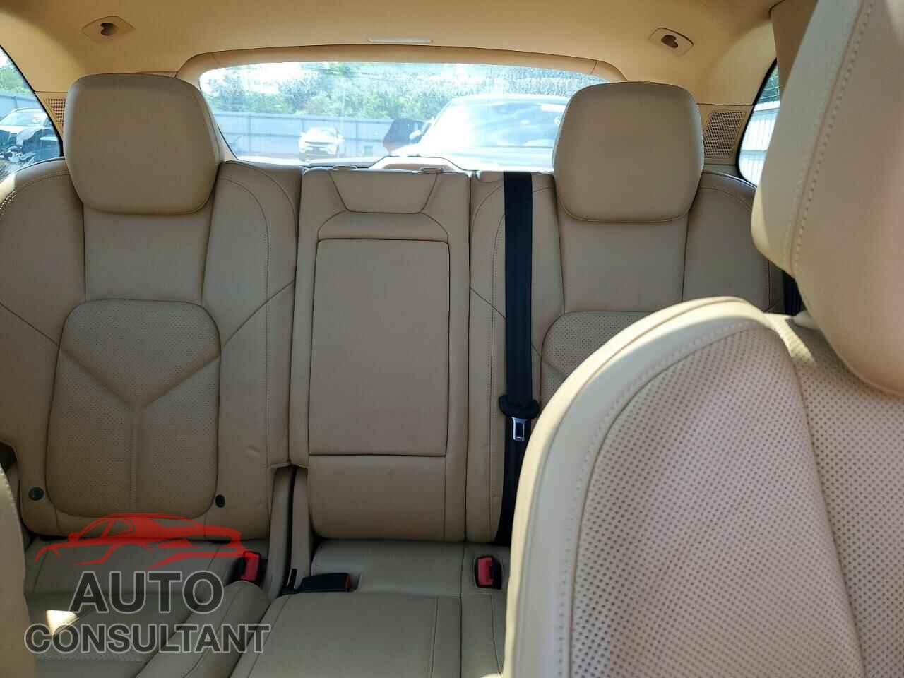 PORSCHE CAYENNE 2012 - WP1AA2A25CLA08688