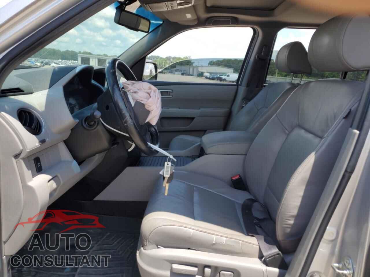 HONDA PILOT 2011 - 5FNYF4H59BB105200