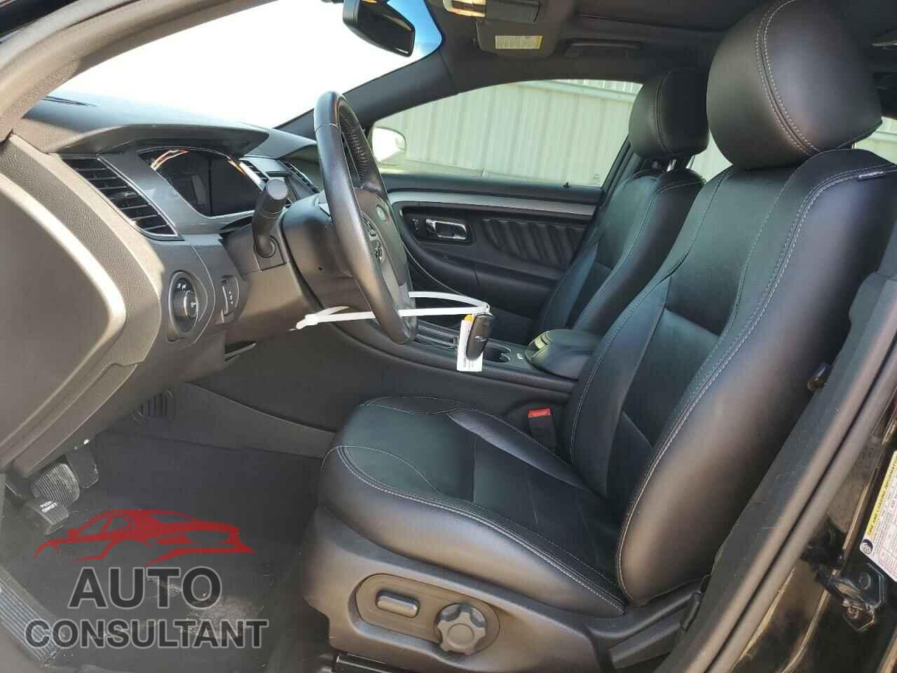 FORD TAURUS 2018 - 1FAHP2E87JG108932