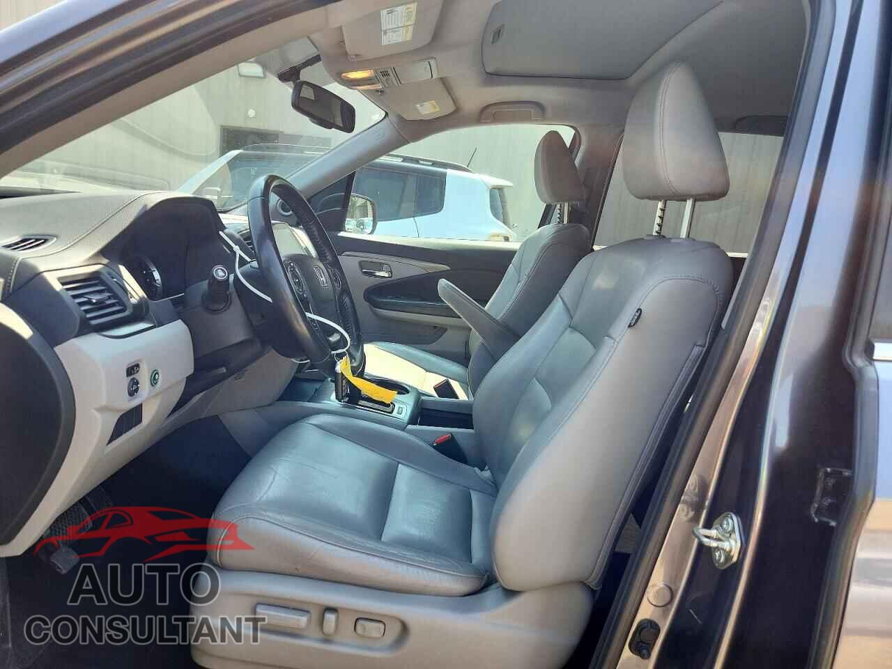 HONDA PILOT 2017 - 5FNYF5H50HB003251