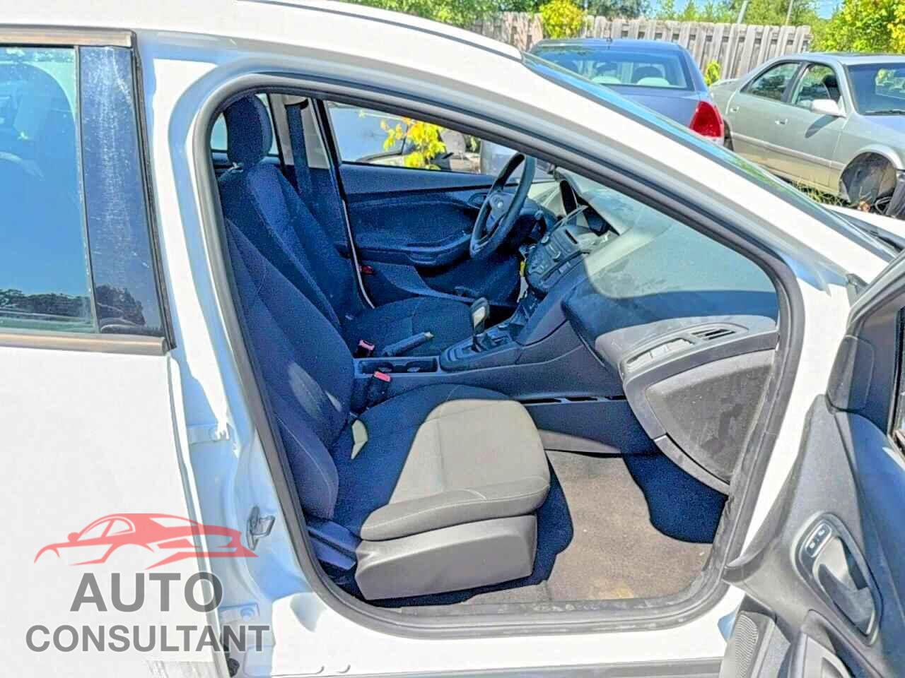 FORD FOCUS 2015 - 1FADP3E2XFL311926