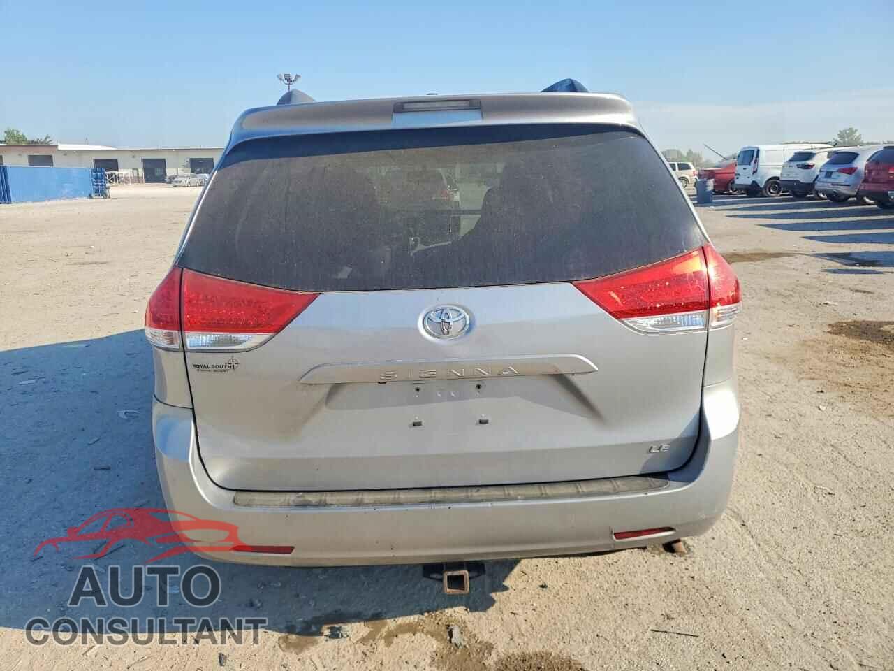 TOYOTA SIENNA 2013 - 5TDKK3DC8DS384508