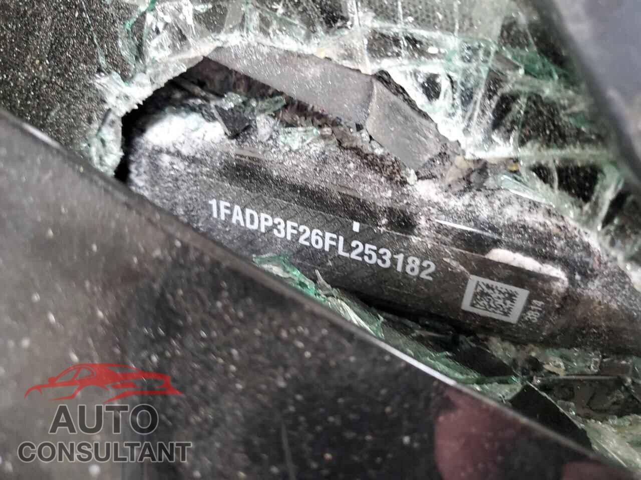 FORD FOCUS 2015 - 1FADP3F26FL253182