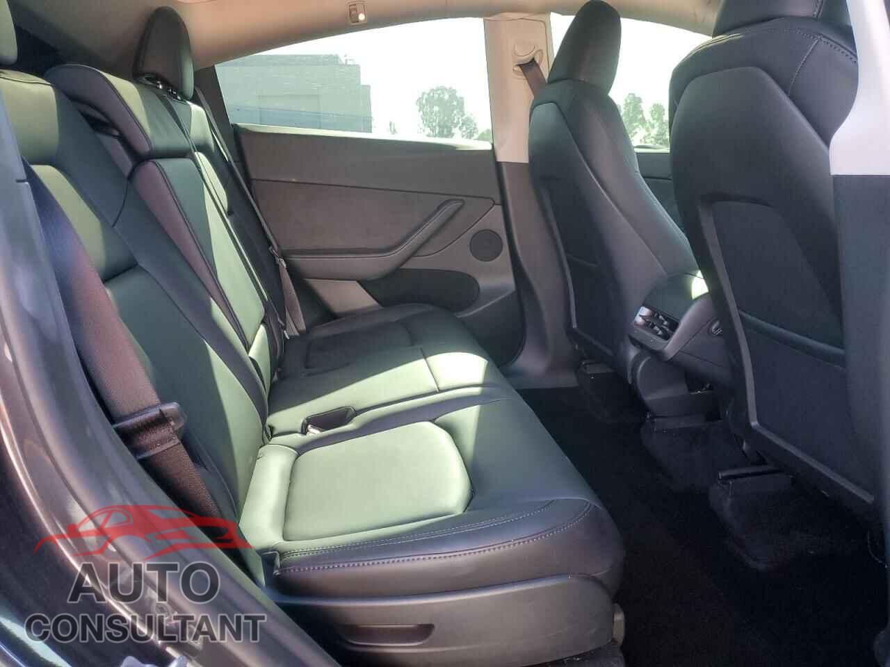 TESLA MODEL Y 2024 - 7SAYGAEE2RF098877