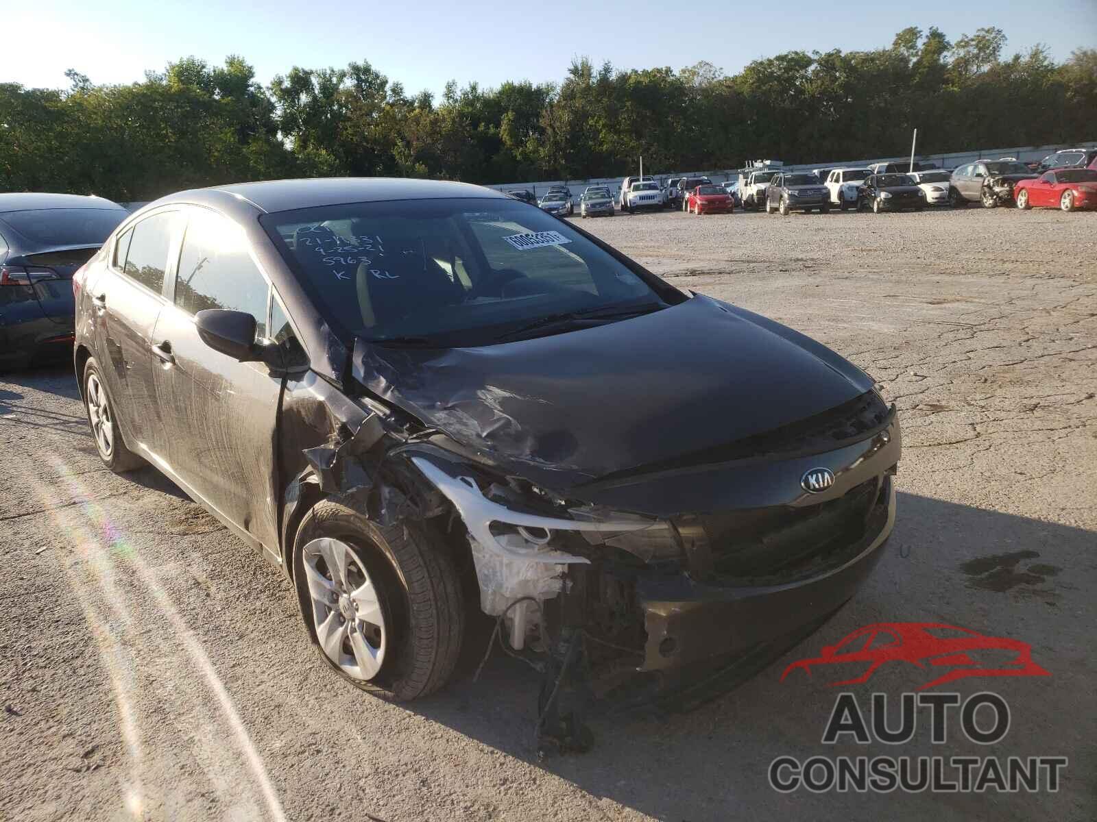 KIA FORTE 2018 - 3KPFK4A74JE215963