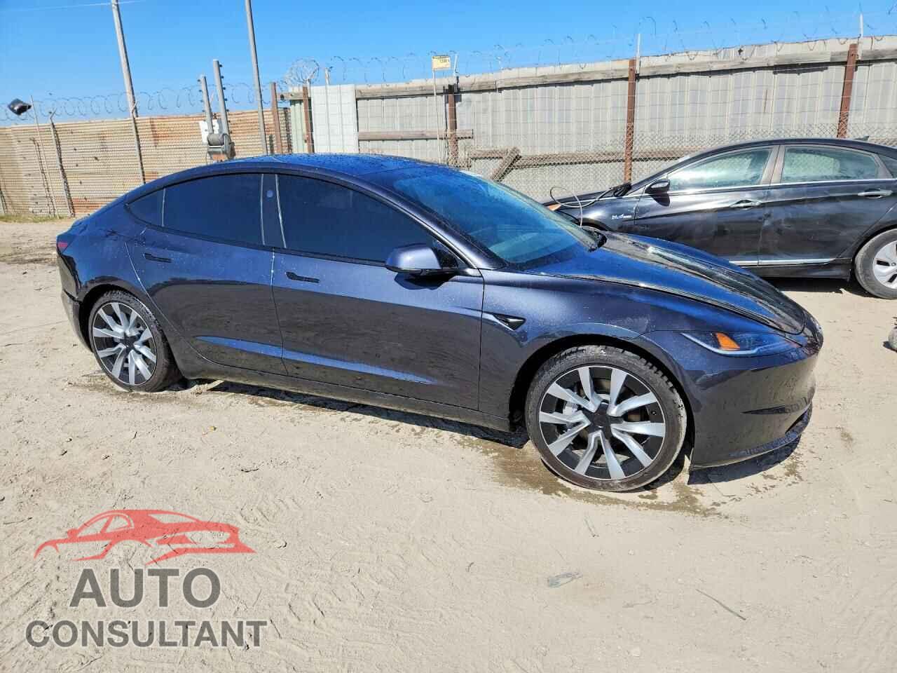 TESLA MODEL 3 2026 - 5YJ3E1EA7TF137710