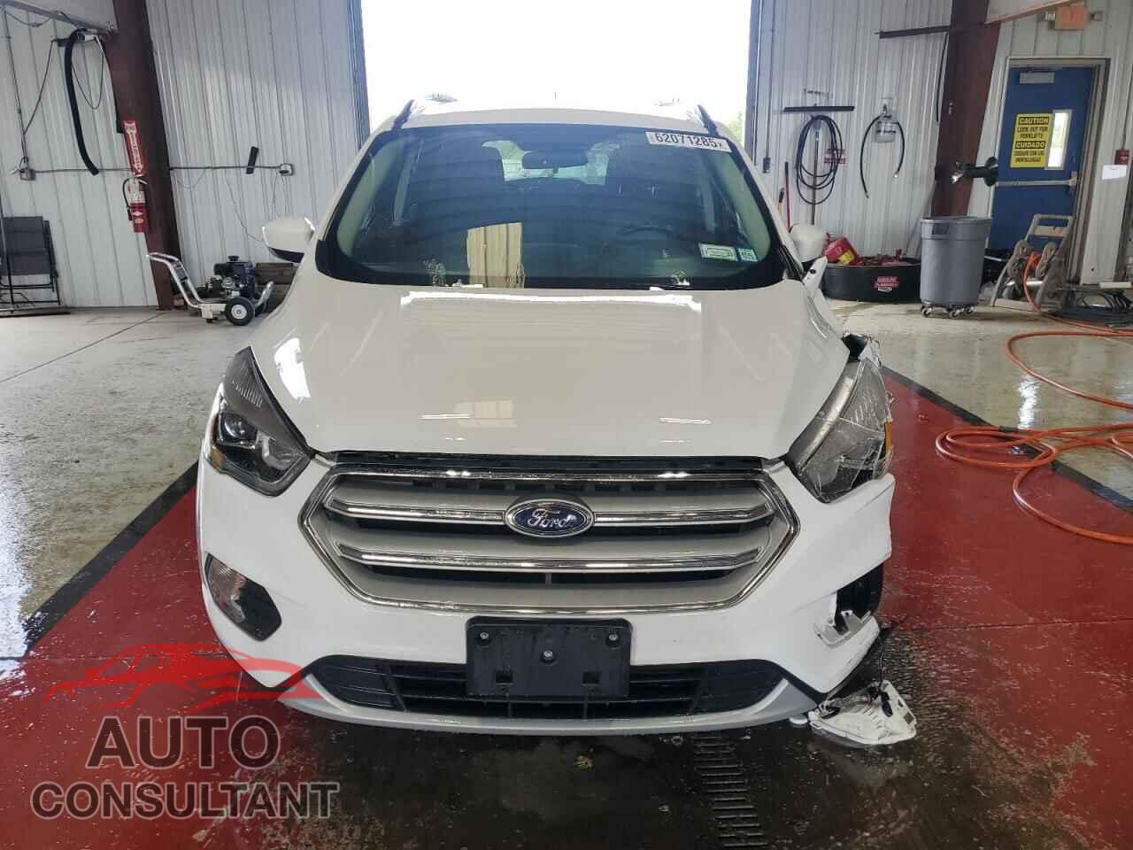 FORD ESCAPE 2018 - 1FMCU0HD7JUC74357