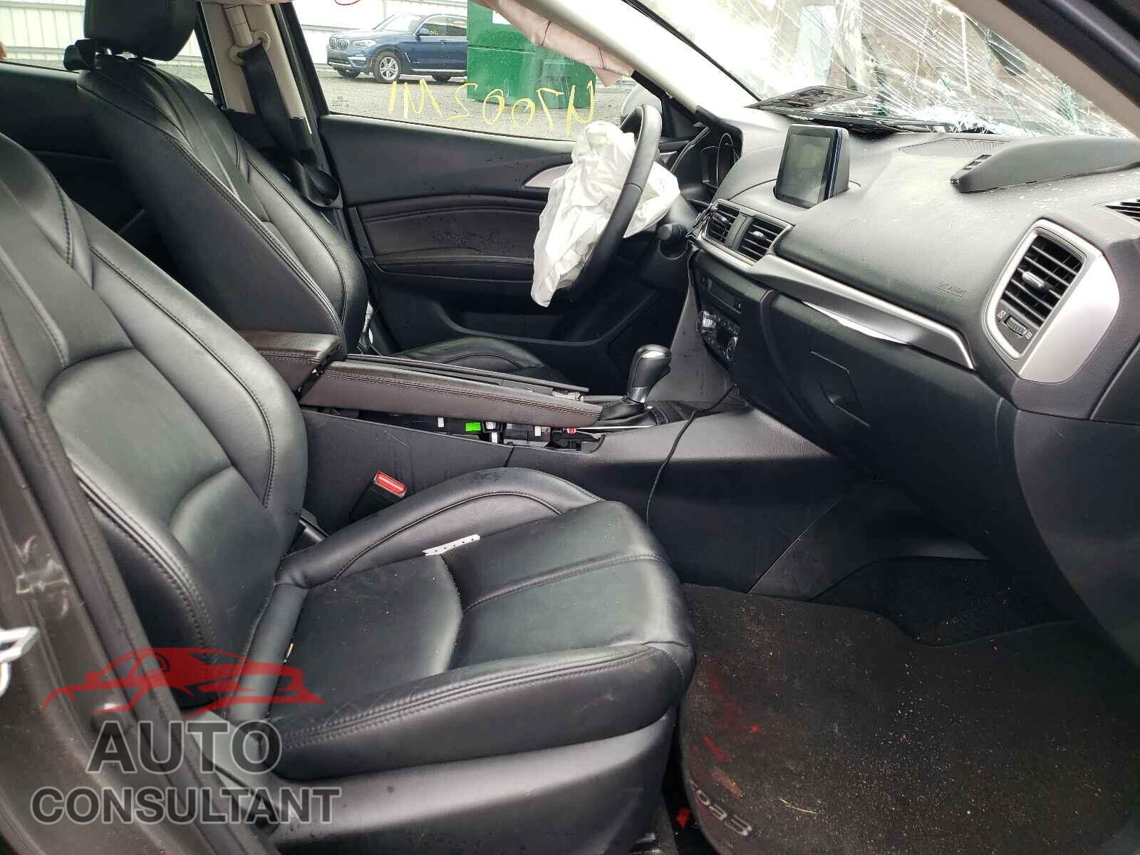 MAZDA 3 2018 - 3MZBN1V34JM263316