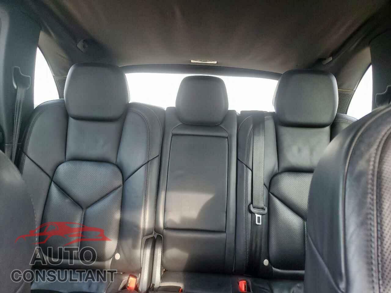 PORSCHE CAYENNE 2016 - WP1AA2A24GLA03925
