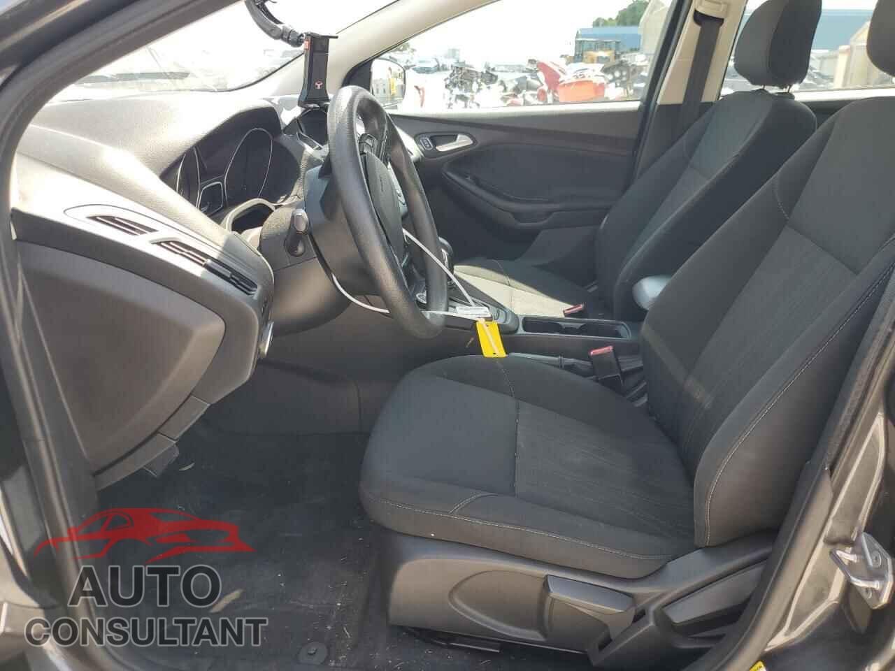 FORD FOCUS 2018 - 1FADP3FE8JL208571