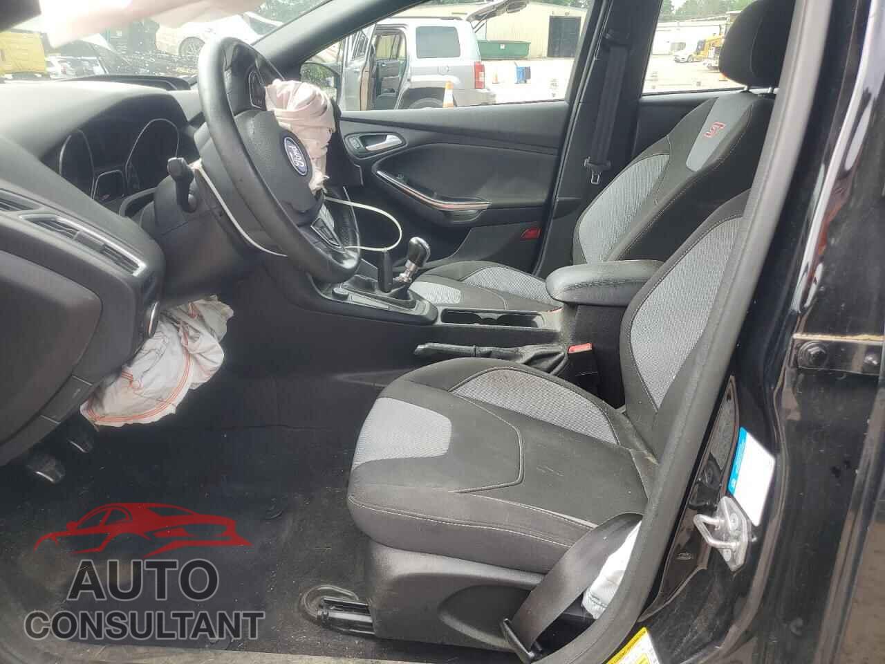 FORD FOCUS 2017 - 1FADP3L99HL258137