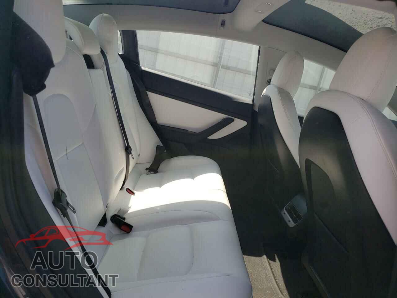 TESLA MODEL 3 2018 - 5YJ3E1EB3JF085661