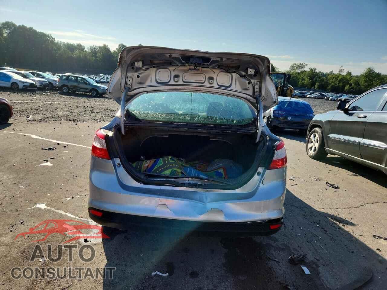 FORD FOCUS 2014 - 1FADP3F28EL386590