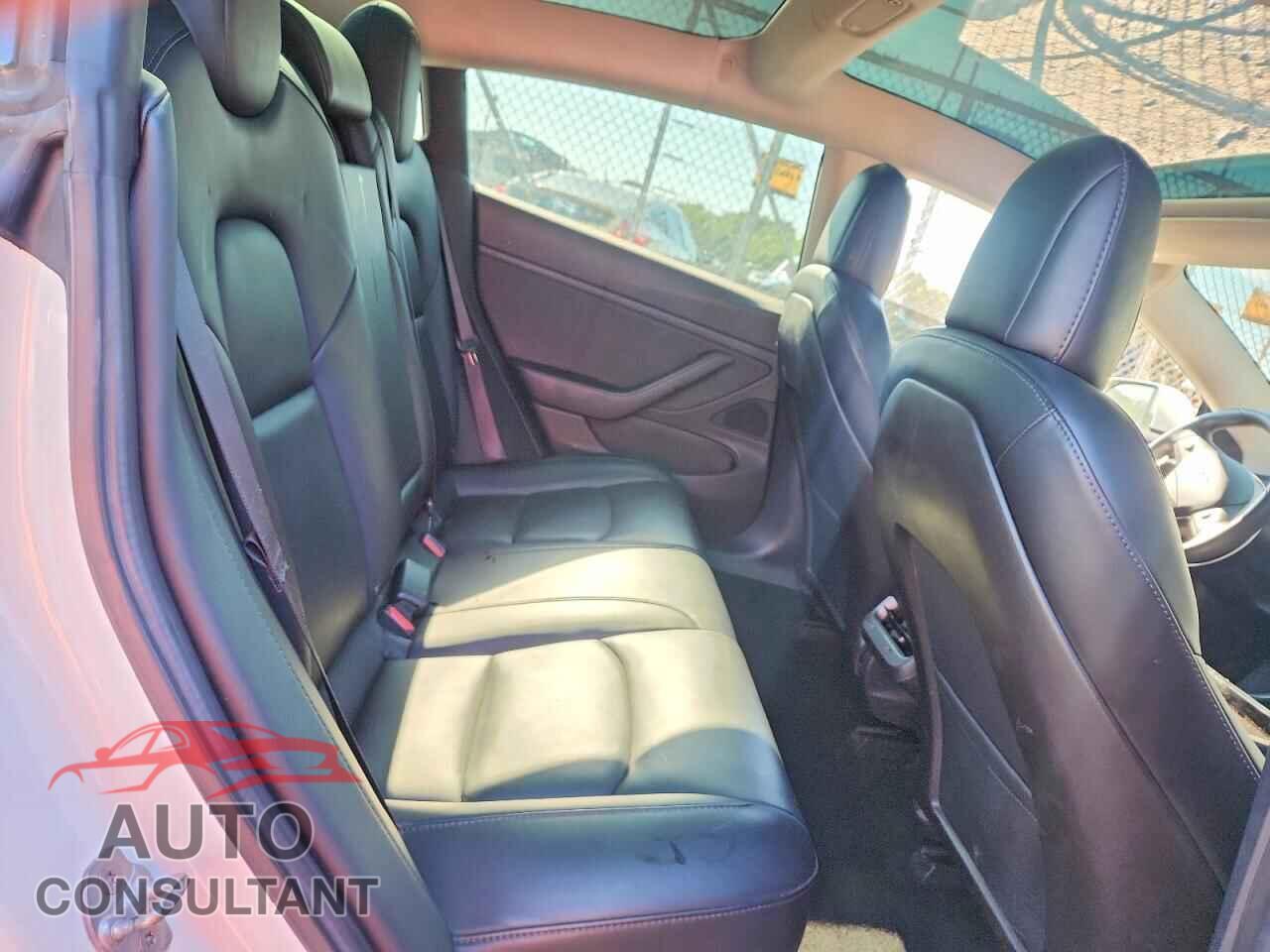 TESLA MODEL 3 2019 - 5YJ3E1EB0KF454106