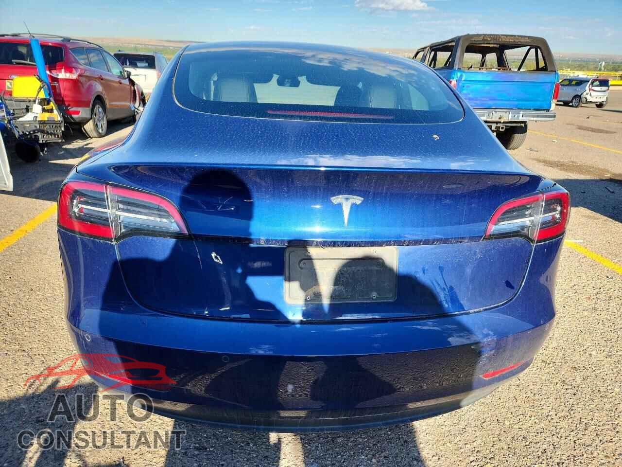 TESLA MODEL 3 2021 - 5YJ3E1EA5MF052852