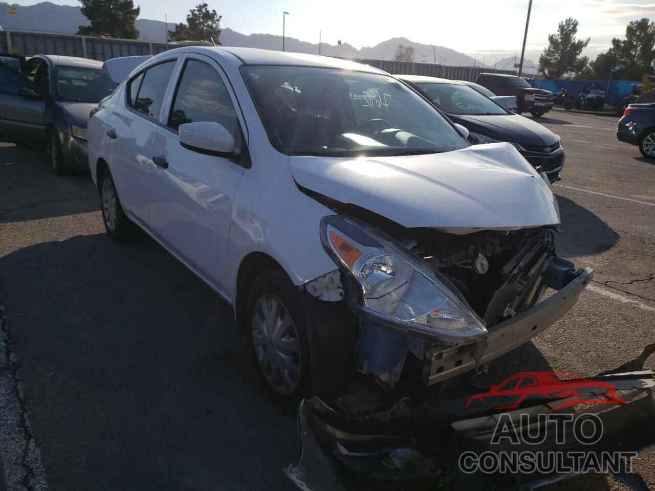 NISSAN VERSA 2018 - 3N1CN7AP0JL813641