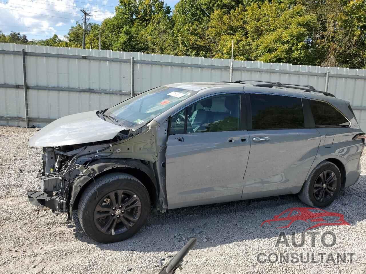 TOYOTA SIENNA 2024 - 5TDCSKFC5RS136039