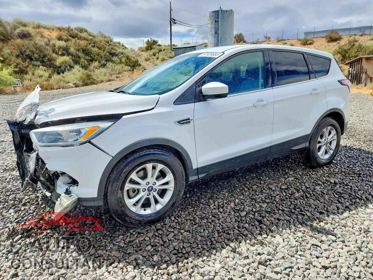 FORD ESCAPE 2017 - 1FMCU9G92HUB81788