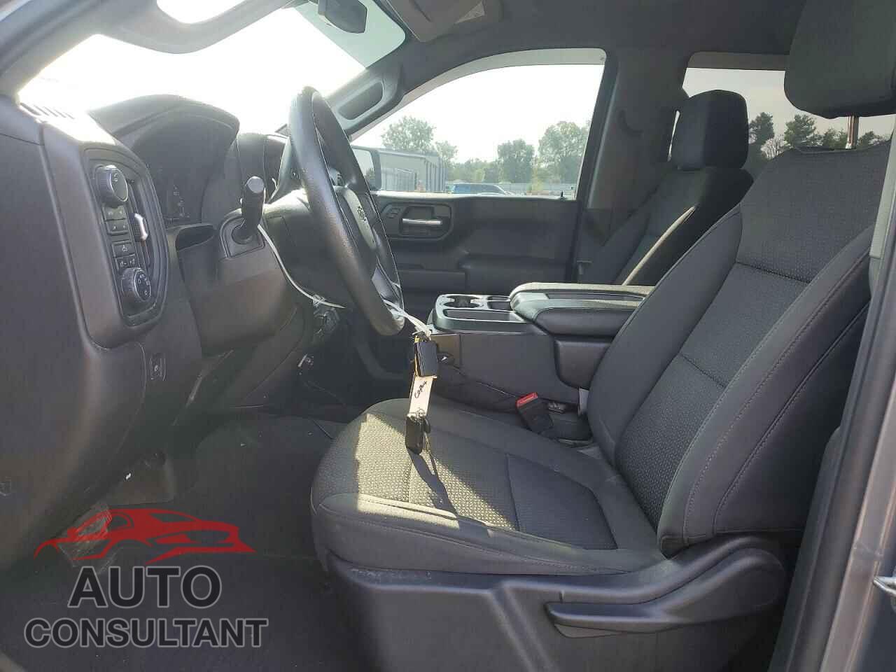 CHEVROLET SILVERADO 2021 - 1GCPYCEF6MZ298528