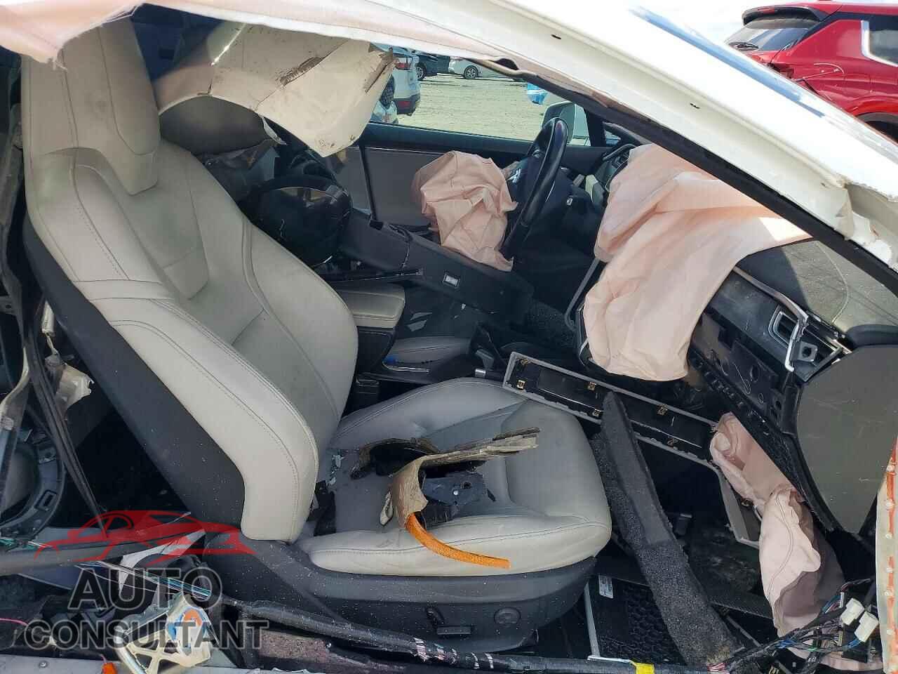 TESLA MODEL S 2015 - 5YJSA1E40FF109687