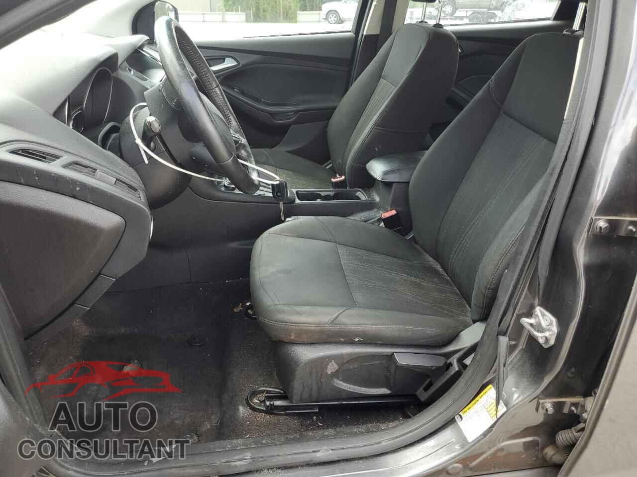 FORD FOCUS 2017 - 1FADP3K25HL252145