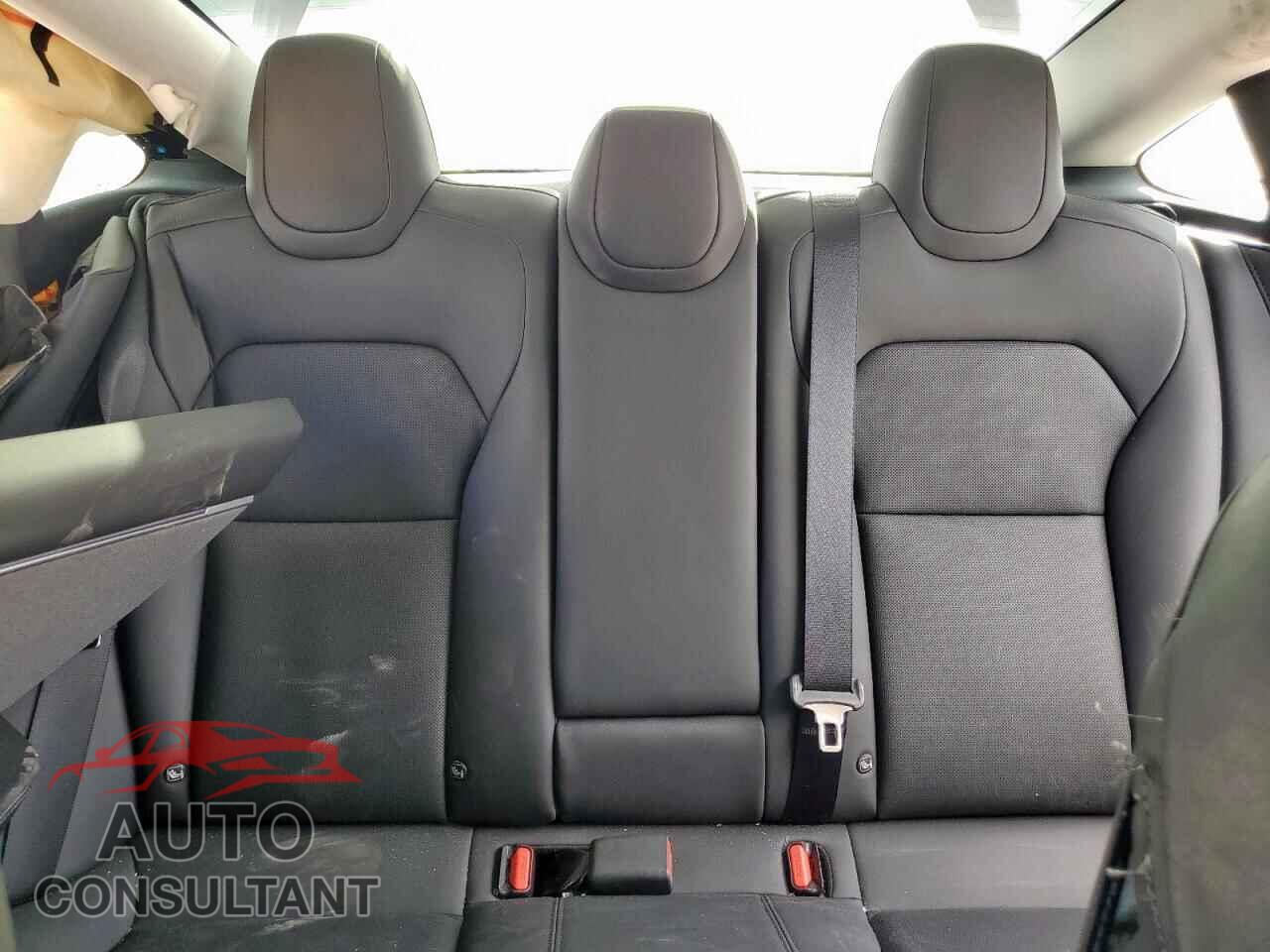 TESLA MODEL 3 2024 - 5YJ3E1EA0RF727658