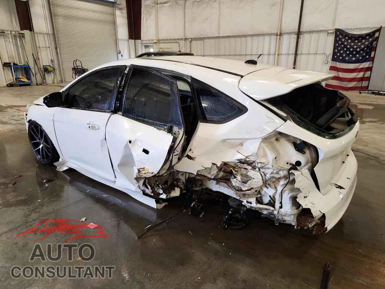 FORD FOCUS 2017 - 1FADP3L96HL214774